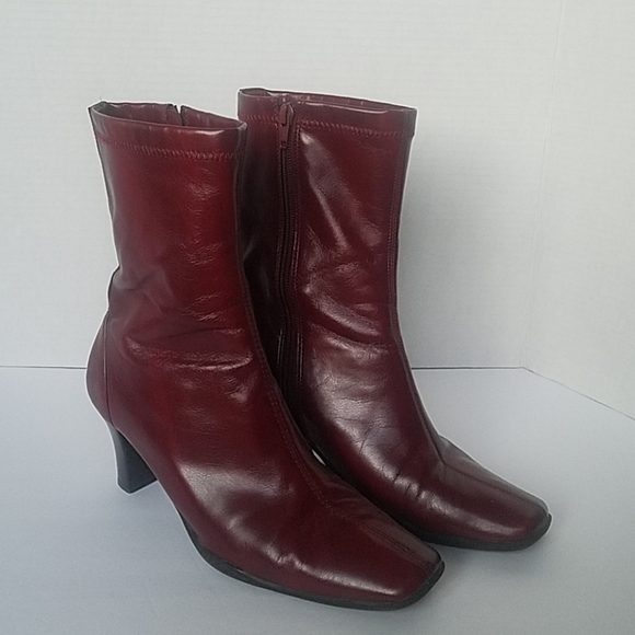 AEROSOLES Shoes - Red Aerosoles booties